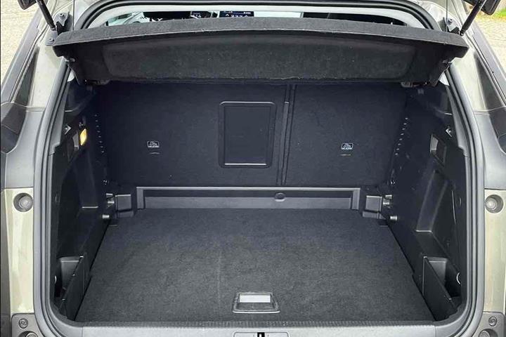 Grå Peugeot 3008 fra 2018