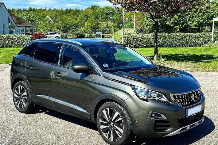 Grå Peugeot 3008 fra 2018