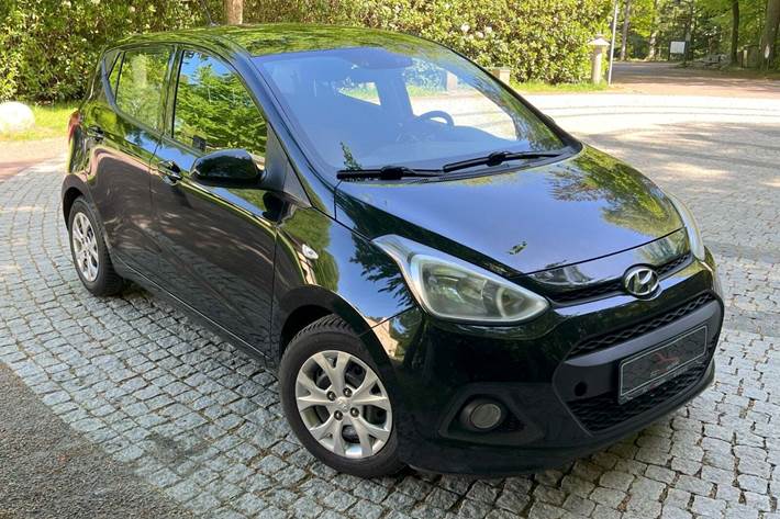 Sort Hyundai i10 fra 2014 set udefra