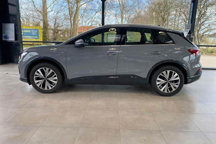 Grå Audi Q4 fra 2023