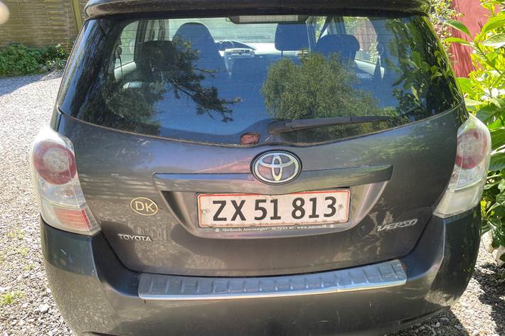 Grå Toyota Verso fra 2009