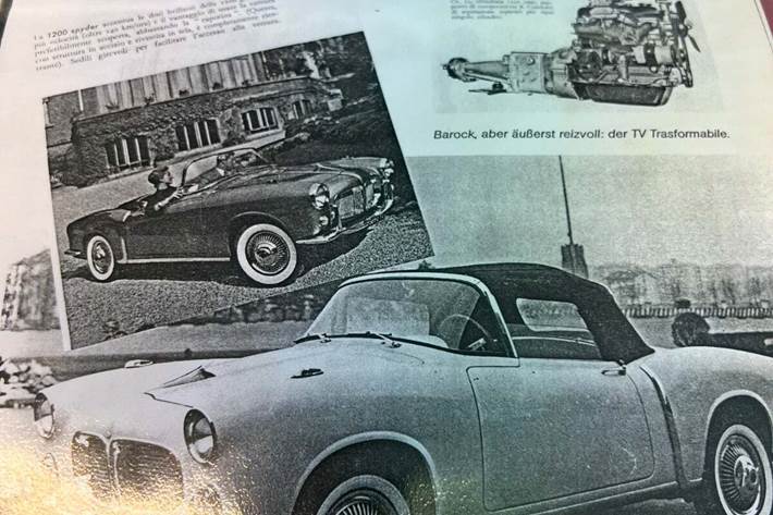 Hvid Fiat 1200 fra 1958 set udefra