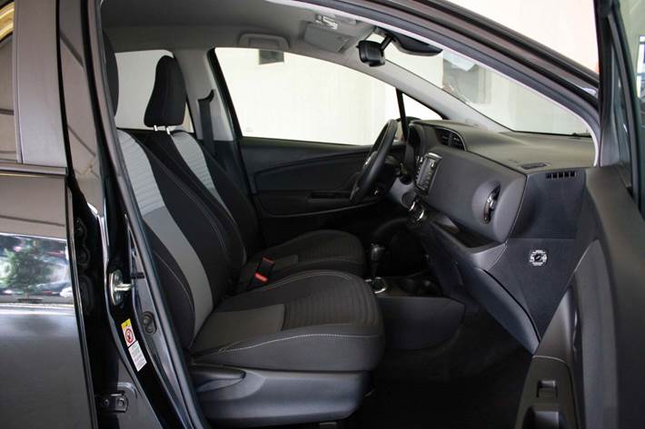 Sort Toyota Yaris fra 2019