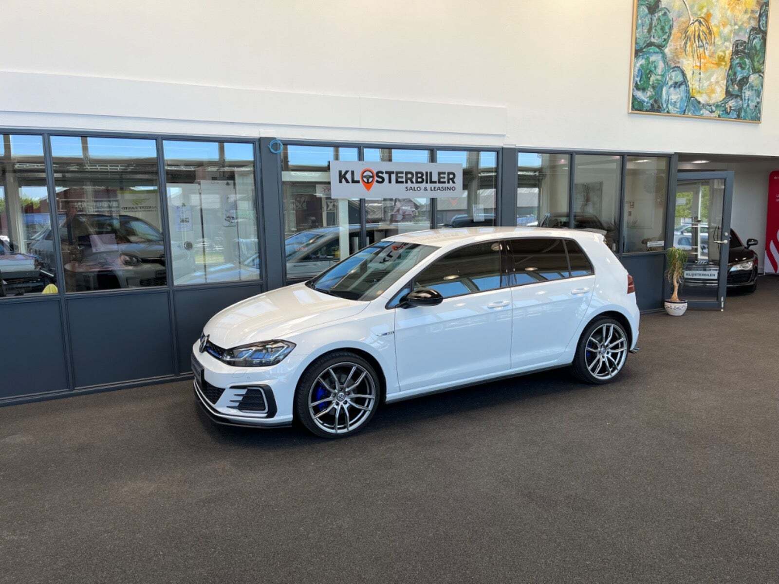 Hvid VW Golf VII fra 2020