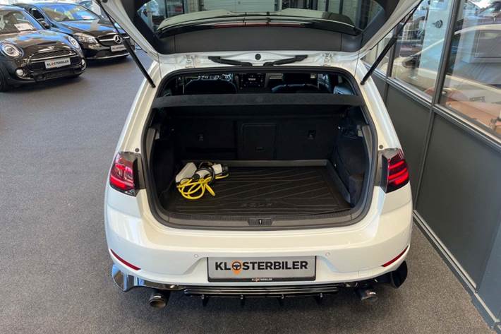 Hvid VW Golf VII fra 2020