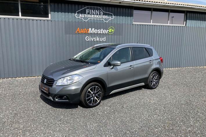 Grå Suzuki S-Cross fra 2014