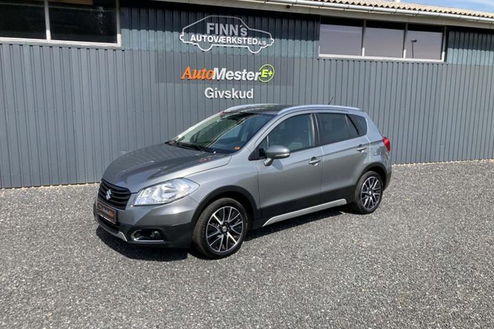 Grå Suzuki S-Cross fra 2014