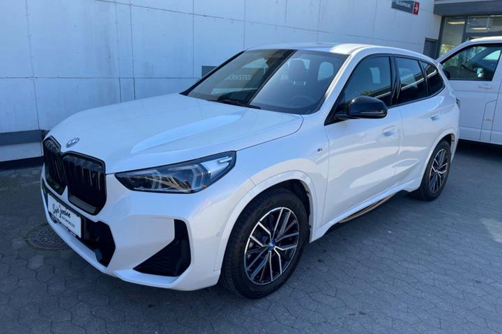Hvid BMW iX1 fra 2023