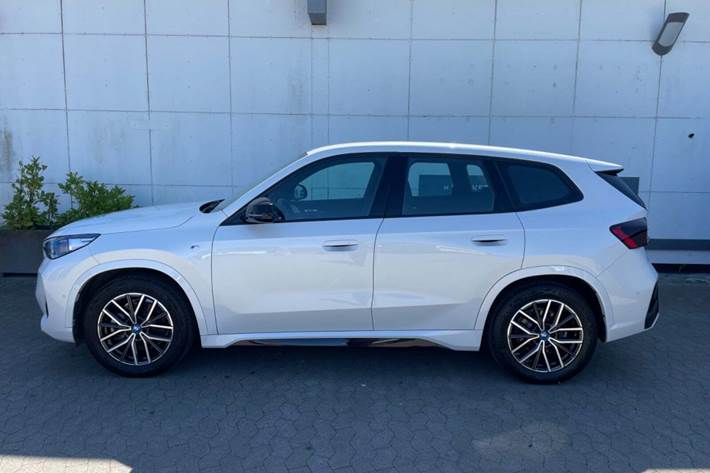 Hvid BMW iX1 fra 2023