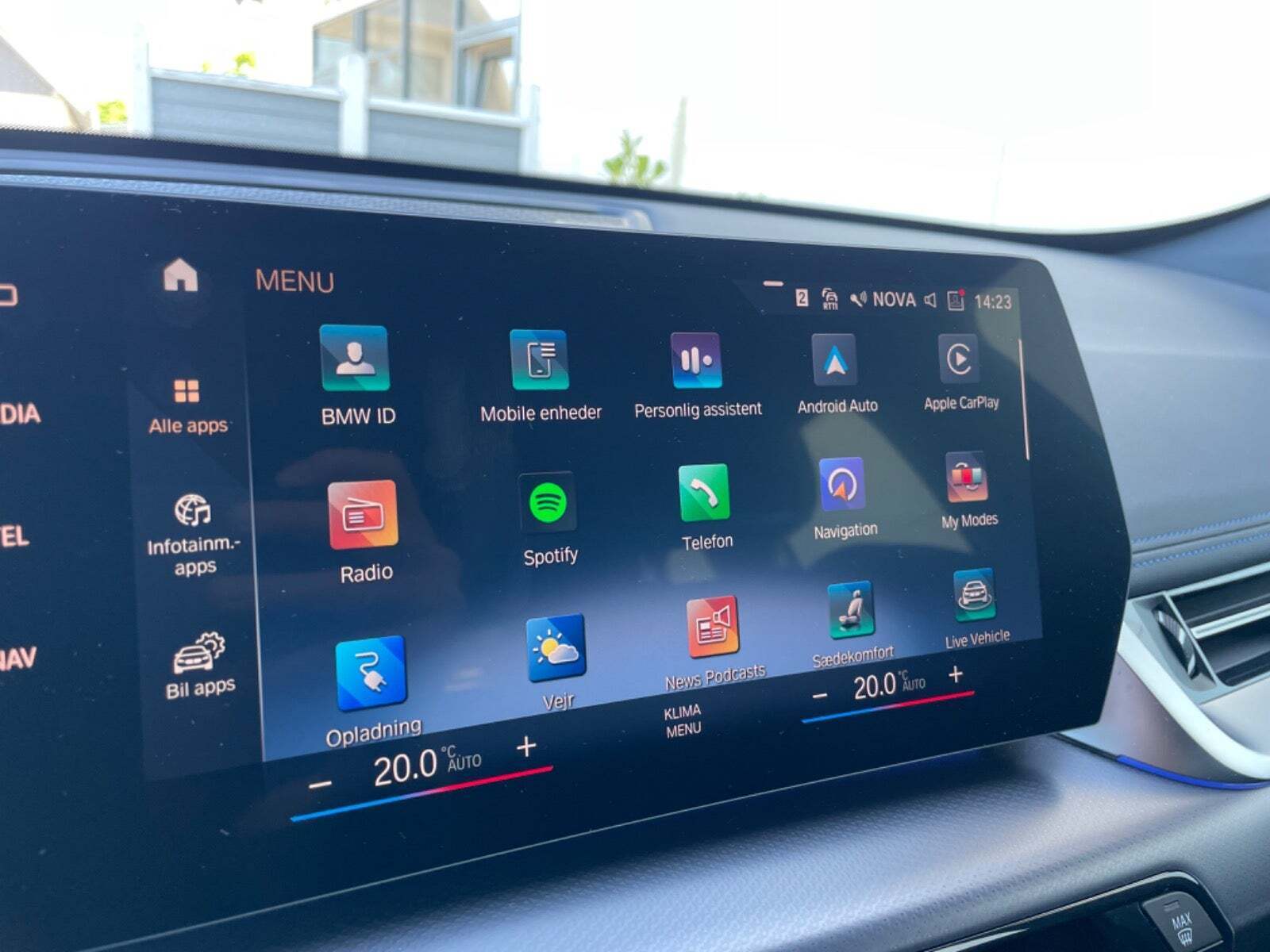 Hvid BMW iX1 fra 2023