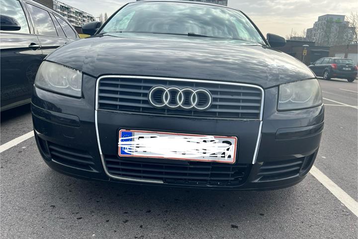 Sort Audi A 6 fra 2004