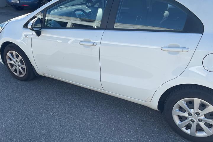 Hvid Kia Rio fra 2016