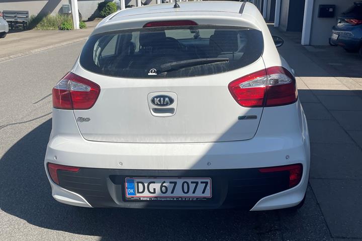 Hvid Kia Rio fra 2016