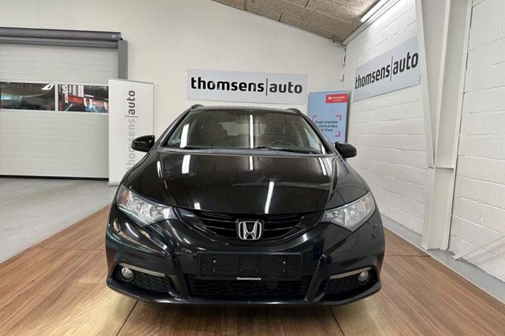 Sort Honda Civic fra 2015 set udefra