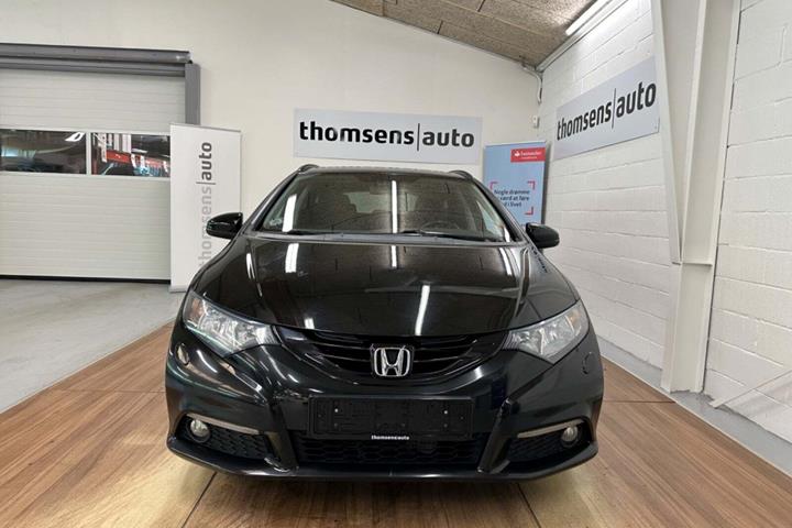Sort Honda Civic fra 2015 set udefra