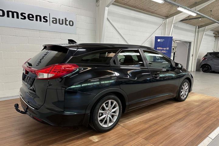 Sort Honda Civic fra 2015 set udefra