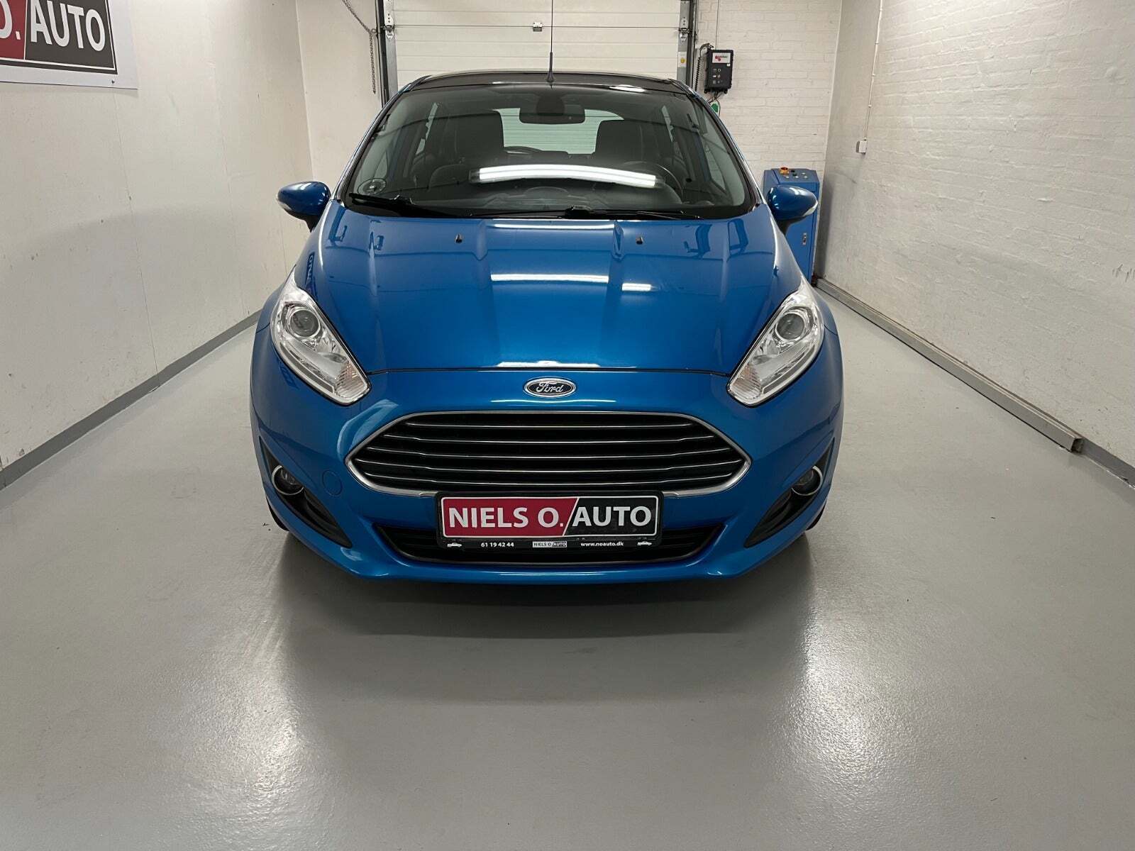 Blå Ford Fiesta fra 2015