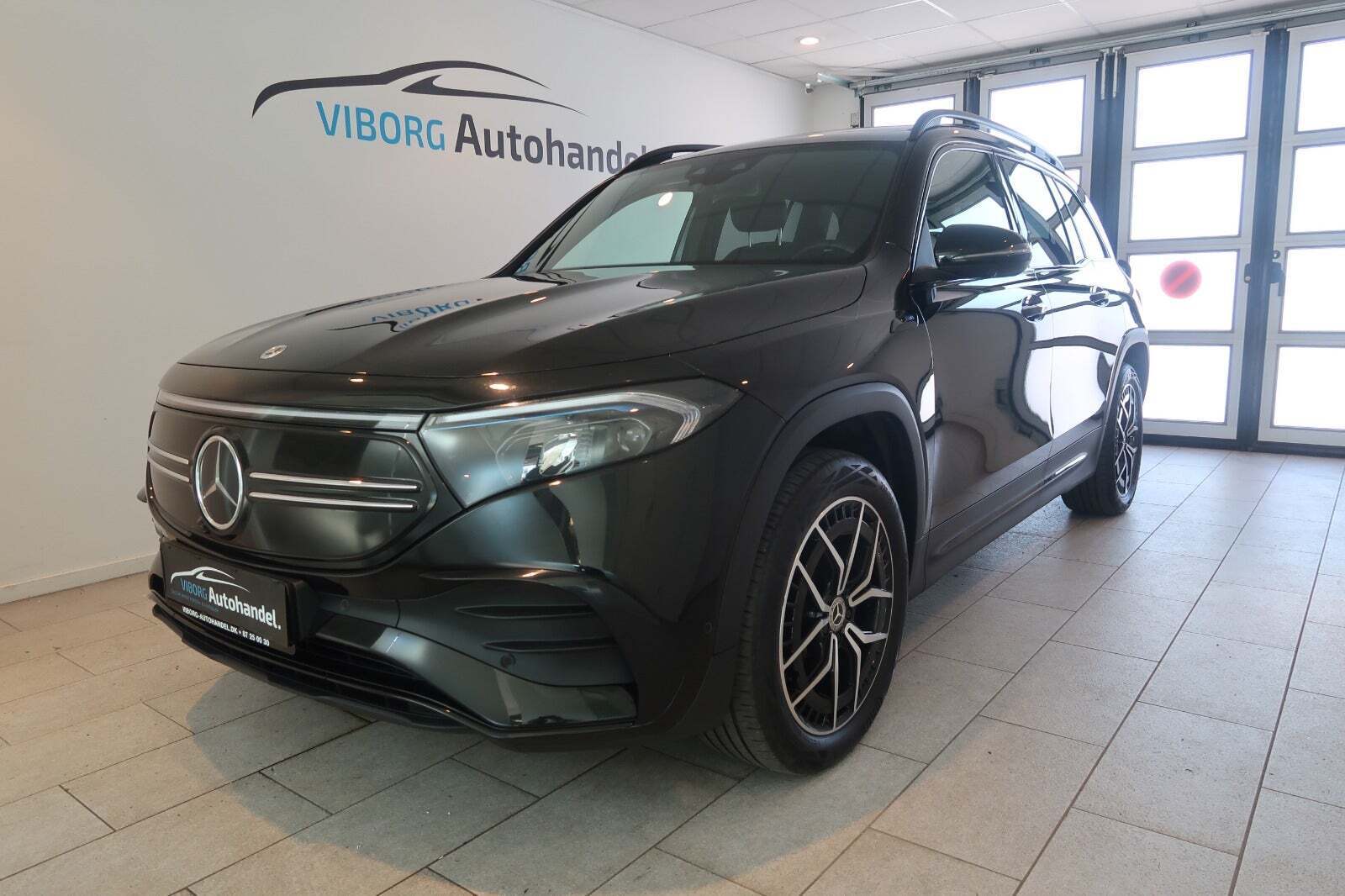 Sort Mercedes EQB300 fra 2022