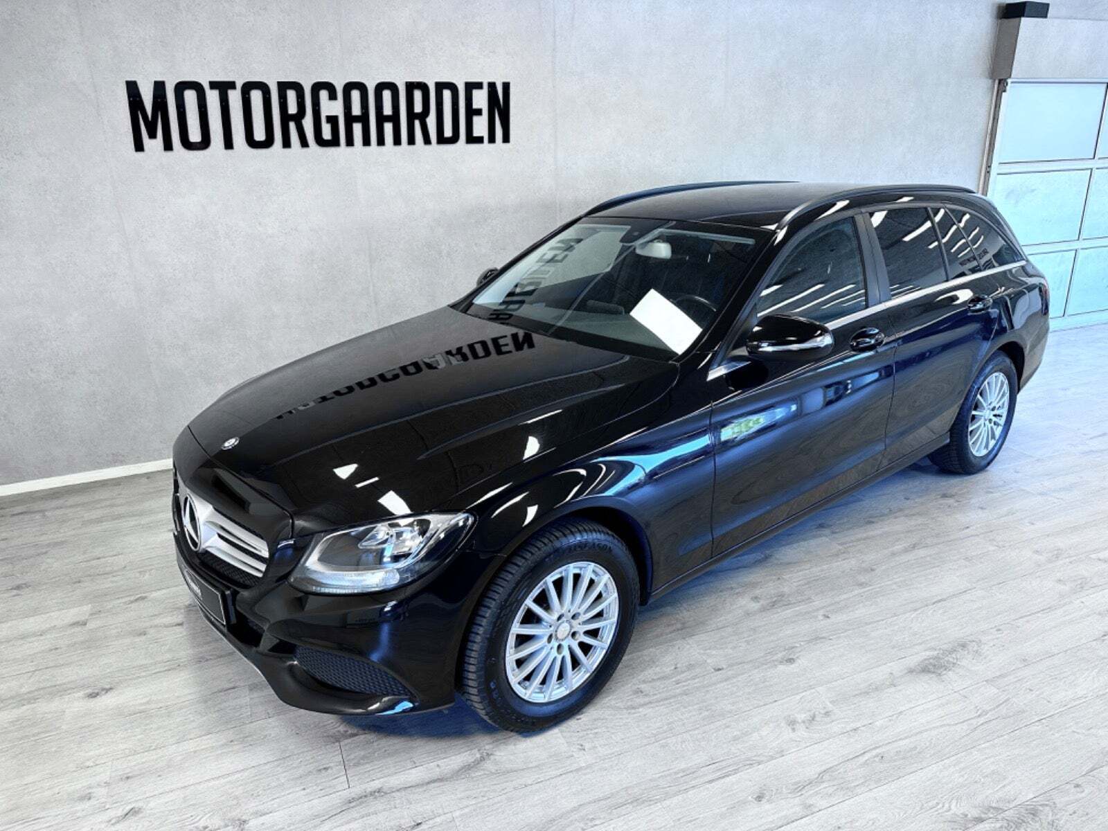 Sort Mercedes C200 fra 2015