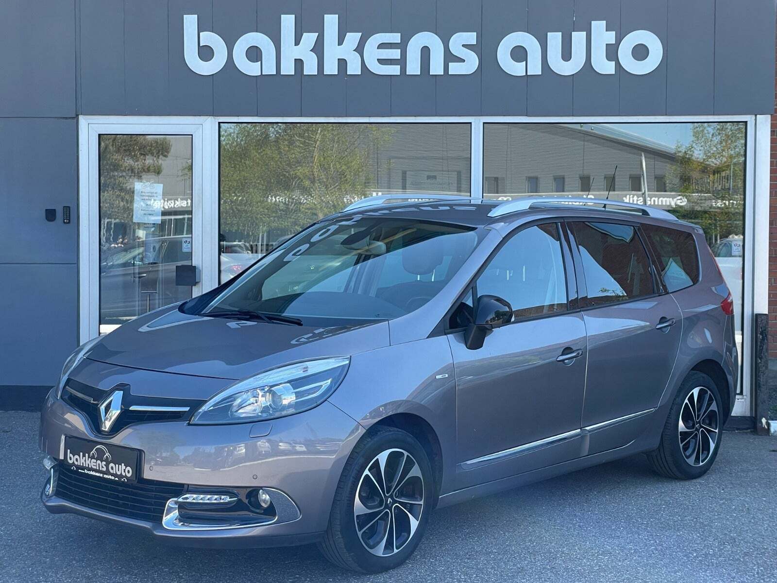 Grå Renault Grand Scenic III fra 2015