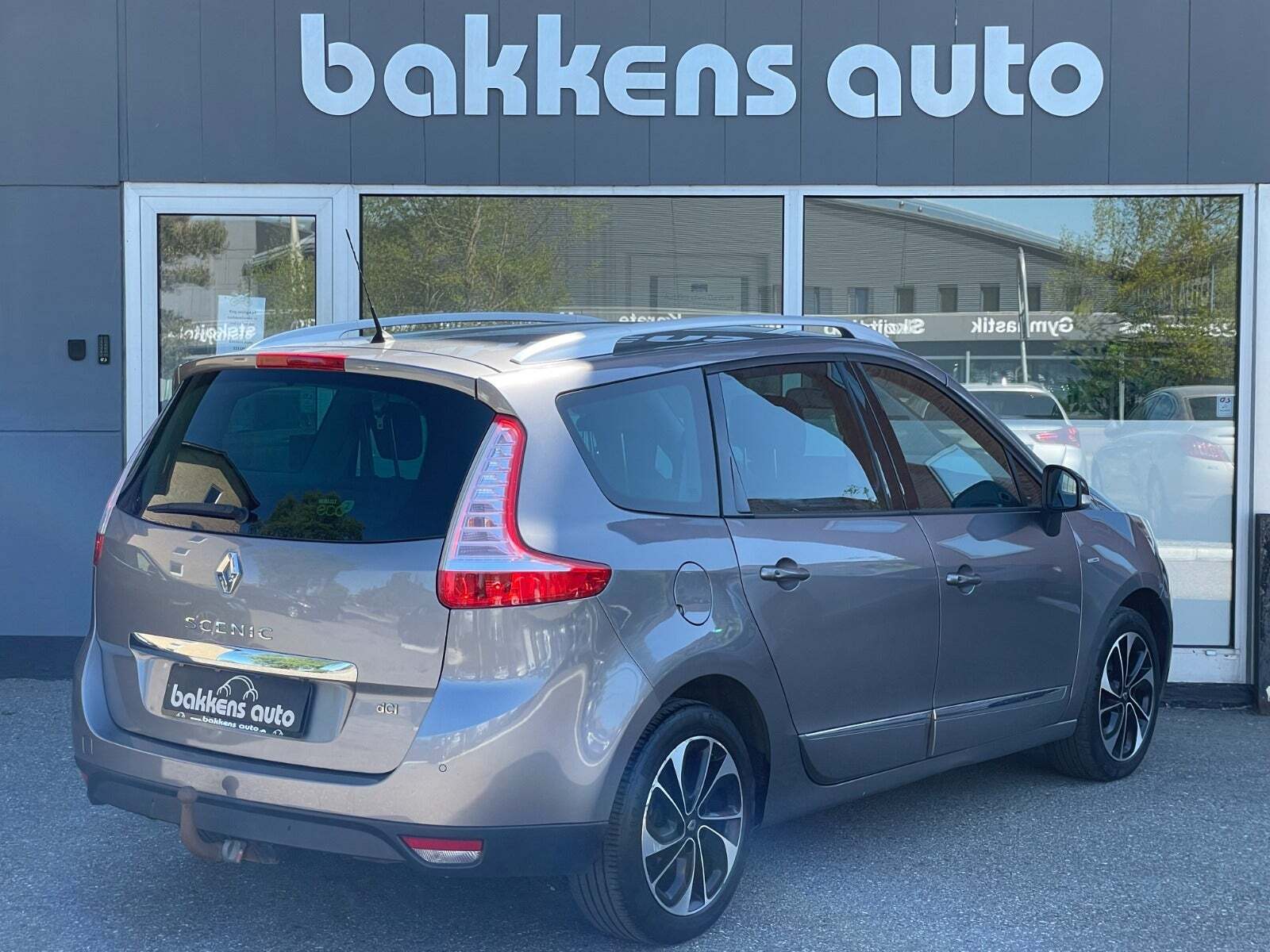 Grå Renault Grand Scenic III fra 2015