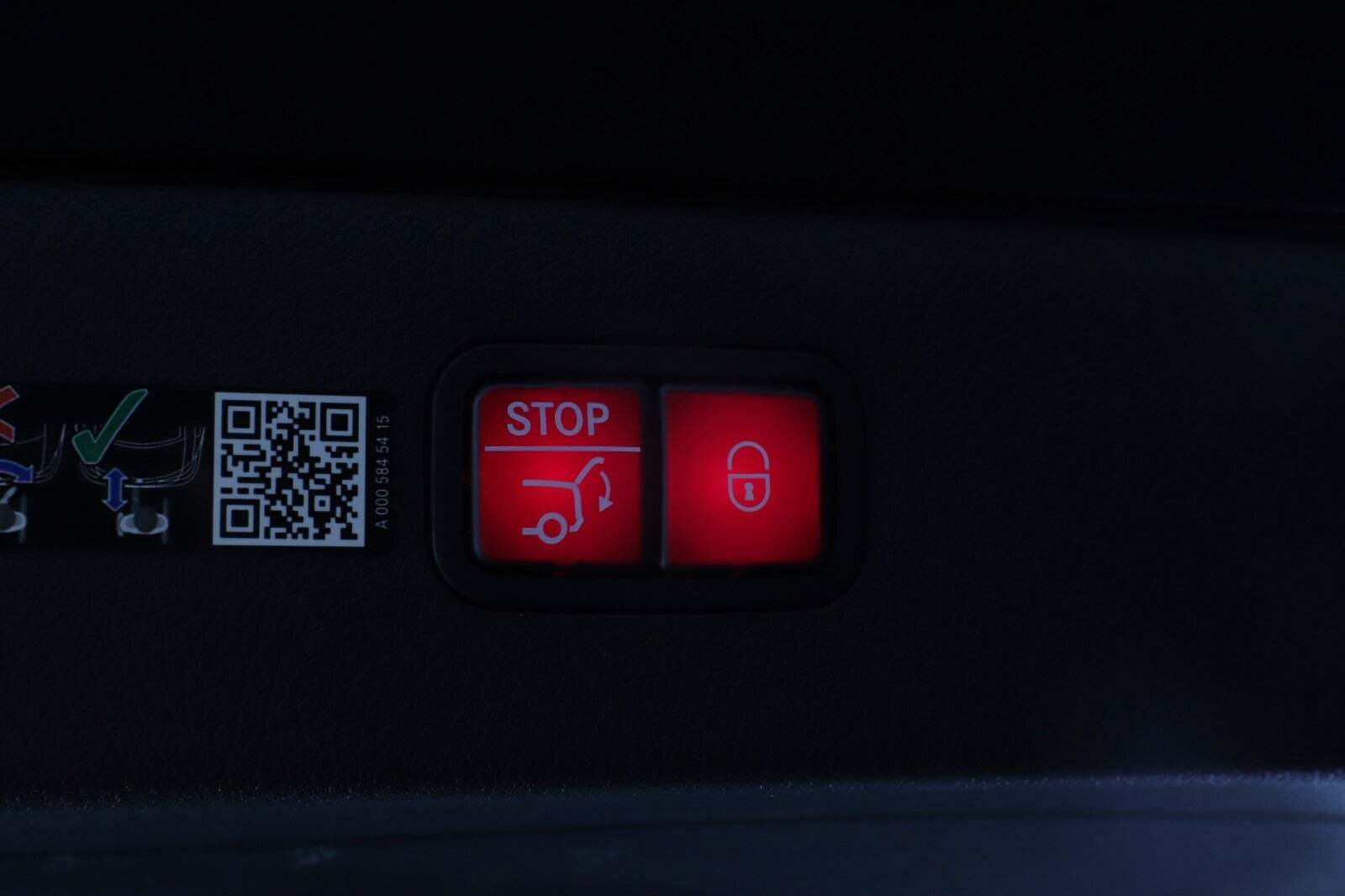 Blå Mercedes EQS450+ fra 2023