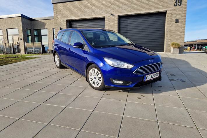 Blå Ford Focus fra 2015