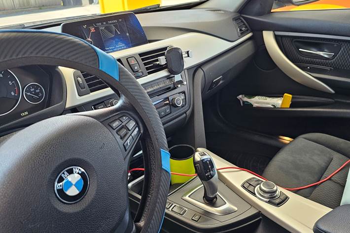 Grå BMW 318 fra 2015