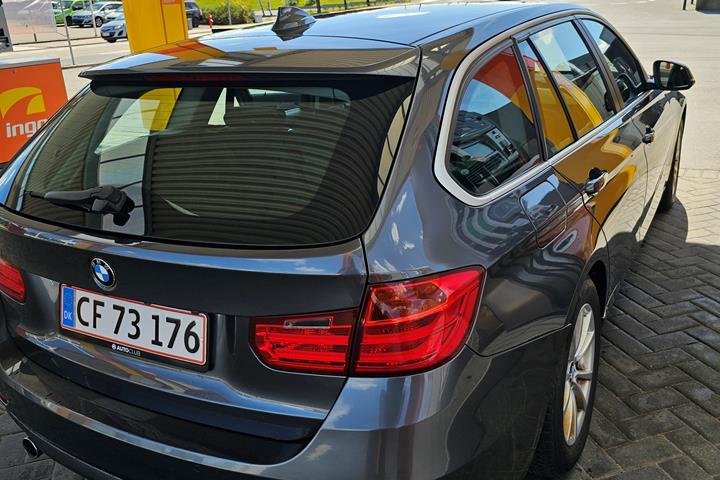 Grå BMW 318 fra 2015
