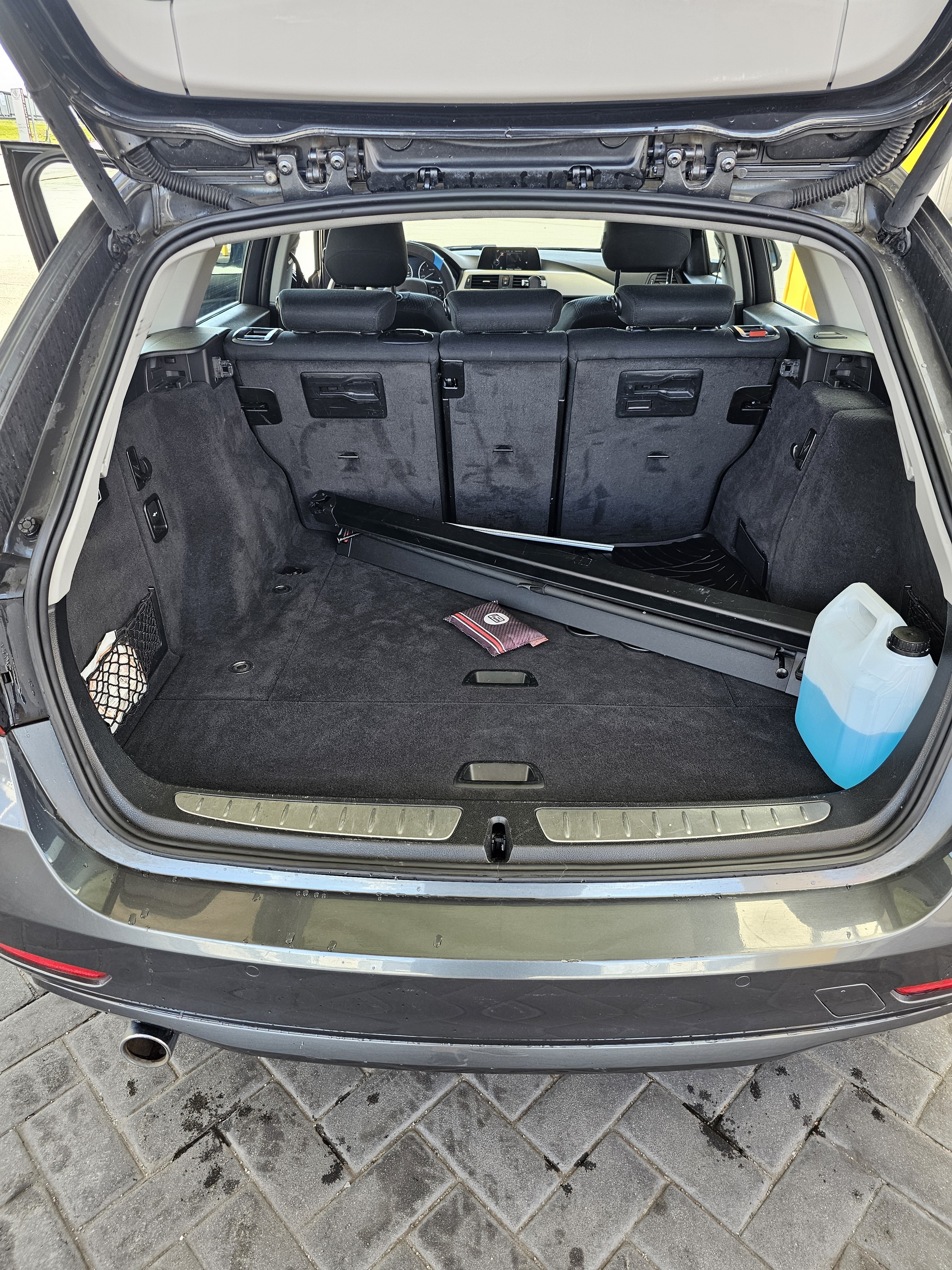 Grå BMW 318 fra 2015