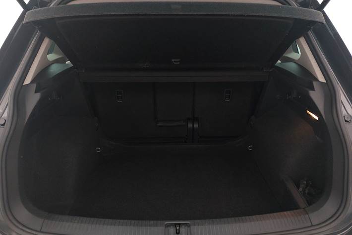 Grå VW Tiguan fra 2017