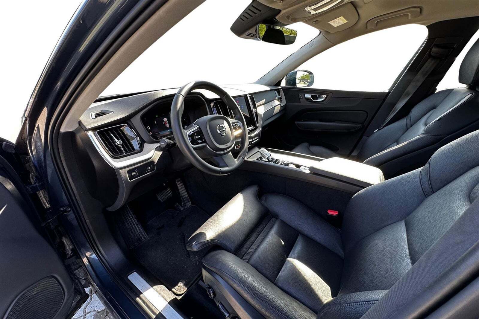 Blå Volvo XC60 fra 2021