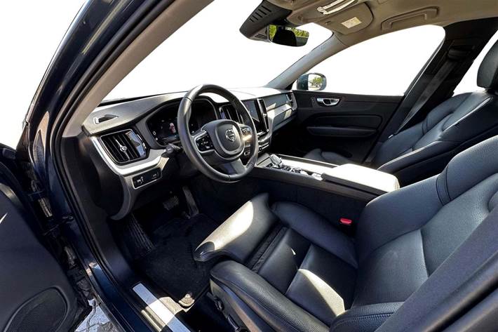 Blå Volvo XC60 fra 2021