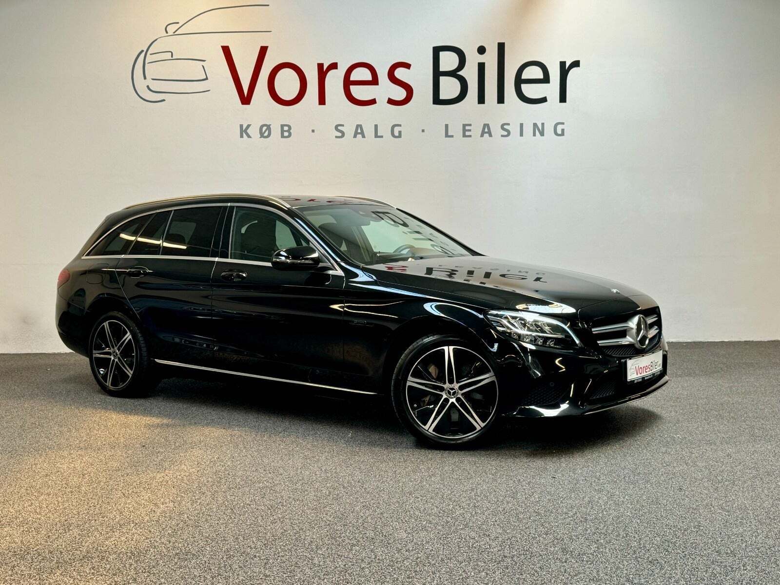 Sort Mercedes C300 de fra 2021