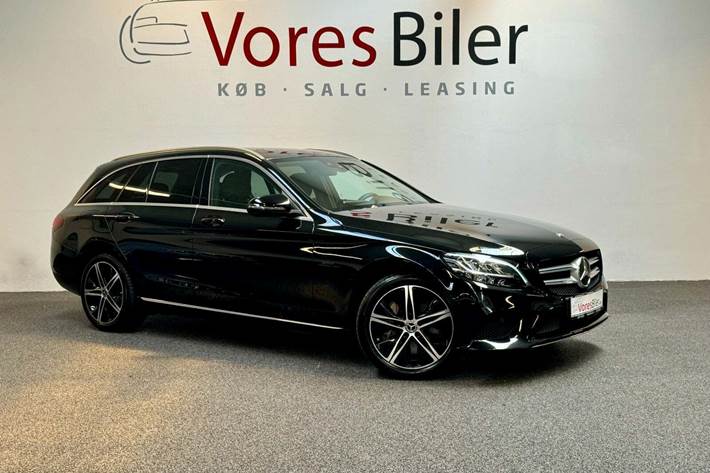 Sort Mercedes C300 de fra 2021