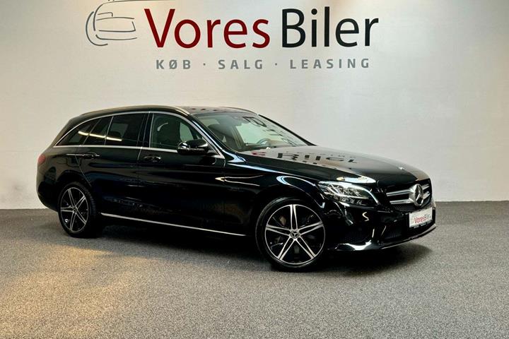 Sort Mercedes C300 de fra 2021