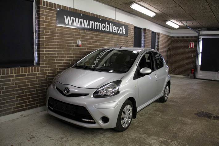 Sølv Toyota Aygo fra 2012