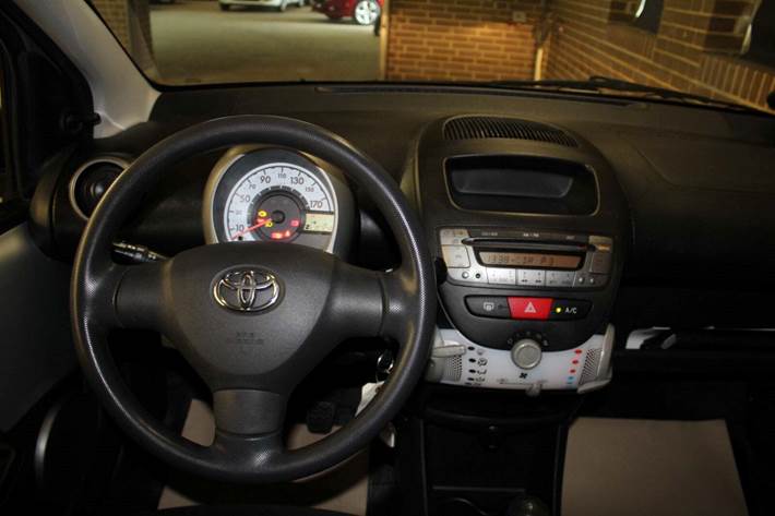 Sølv Toyota Aygo fra 2012