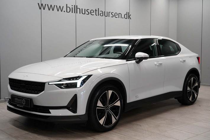 Hvid Polestar 2 fra 2023 set udefra