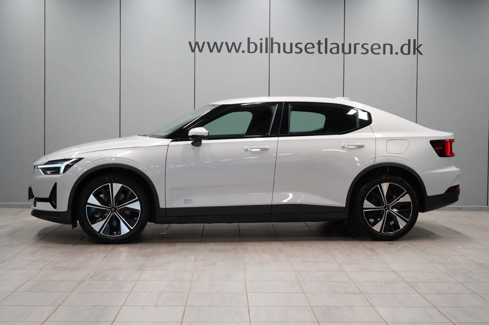 Hvid Polestar 2 fra 2023