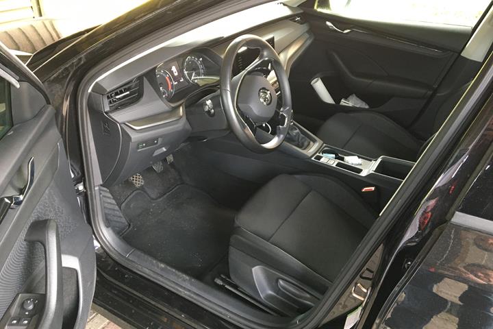 Sort Skoda Octavia fra 2021