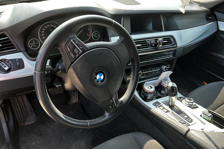 Grå BMW 520d fra 2013