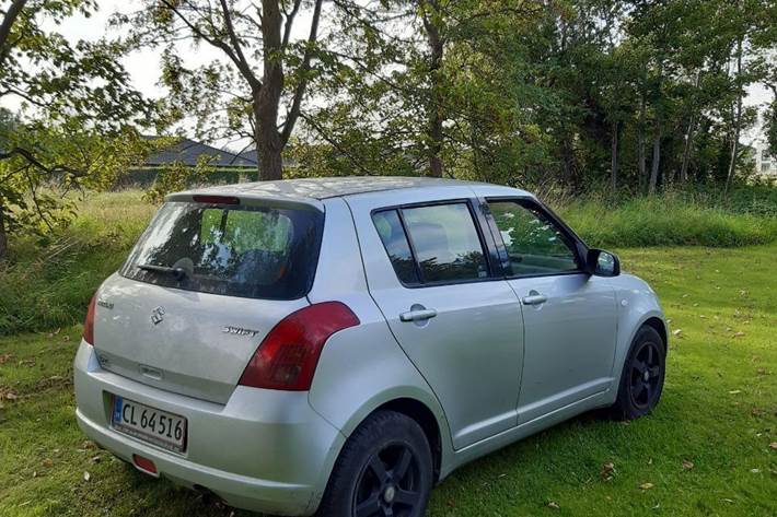 Sølv Suzuki Swift fra 2006
