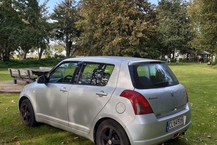 Sølv Suzuki Swift fra 2006