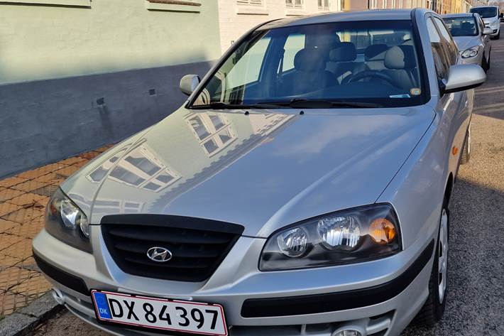 Grå Hyundai Elantra fra 2006