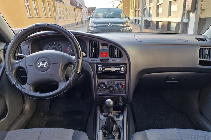 Grå Hyundai Elantra fra 2006