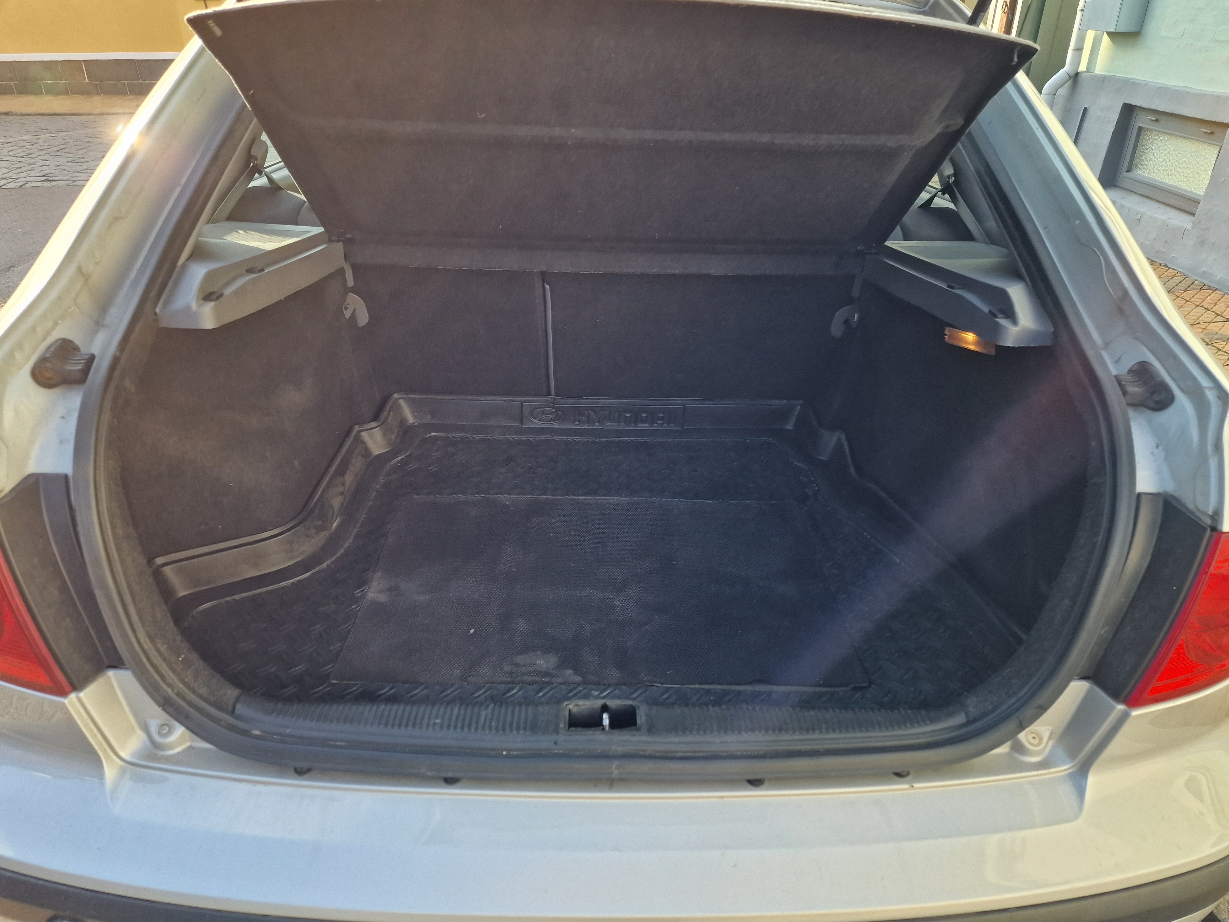 Grå Hyundai Elantra fra 2006