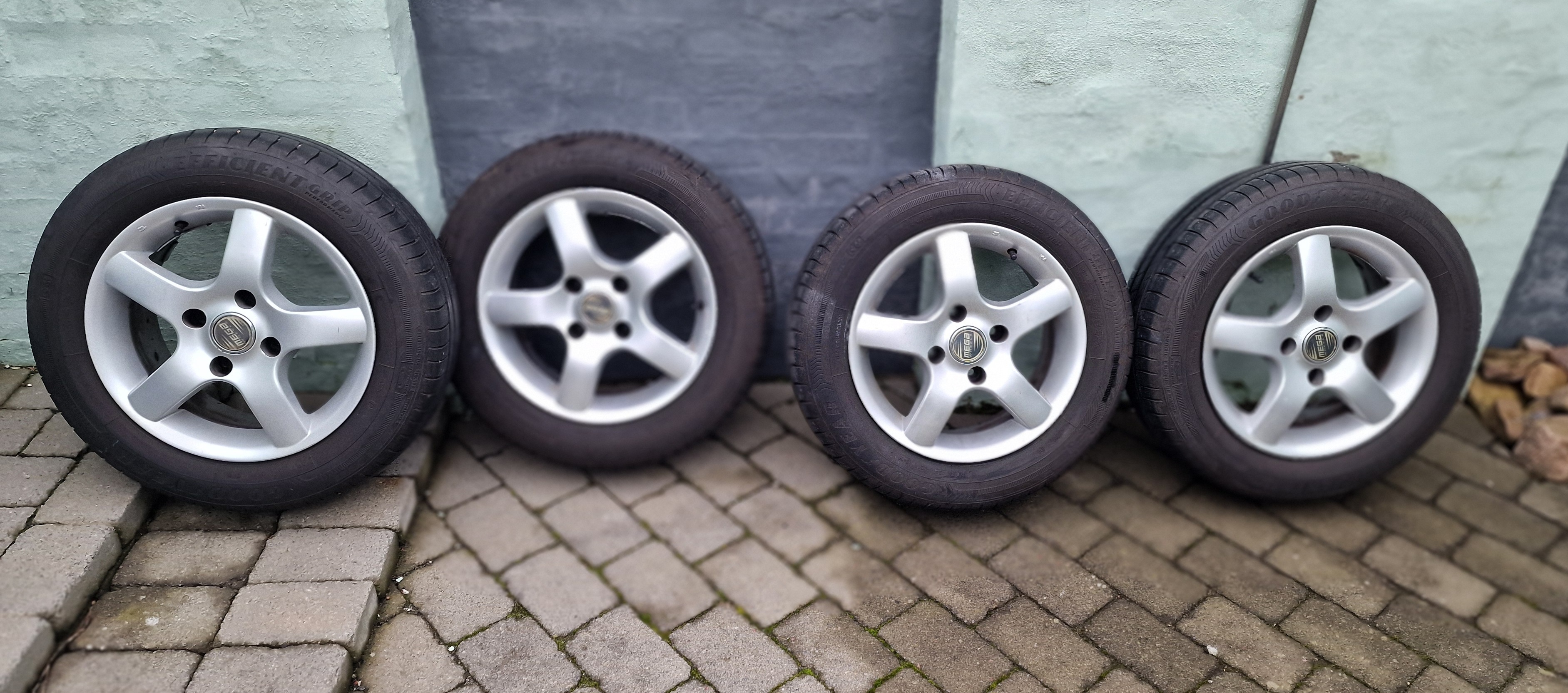 Grå Hyundai Elantra fra 2006