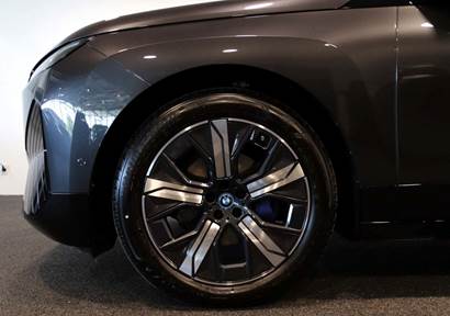 BMW iX xDrive40 Fully Charged