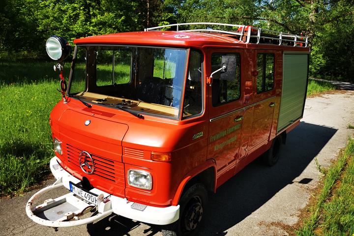 Rød Mercedes - fra 1979